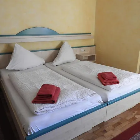 Schlosswirt Мини-отель Клагенфурте